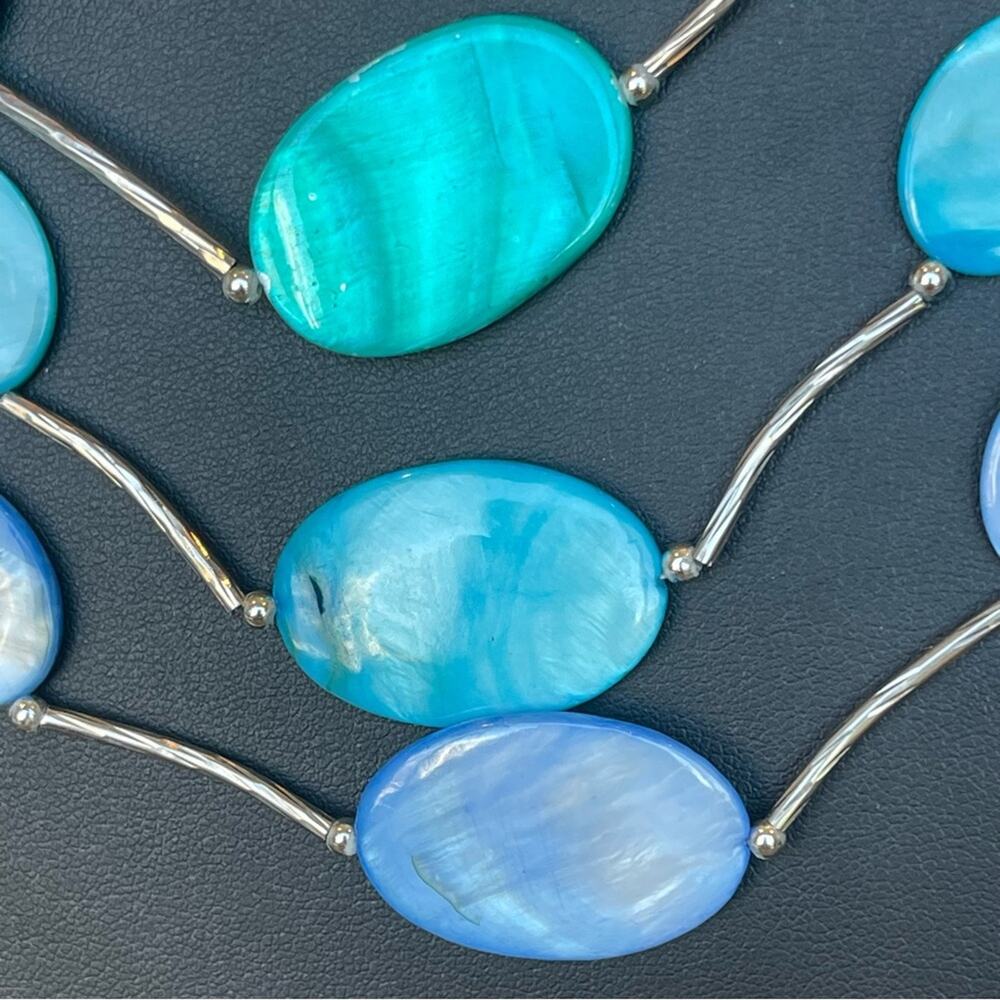 Shades of Turquoise Blue Three Strand Beaded Shell Necklace Silver Tone 19-22” - Picture 3 of 5
